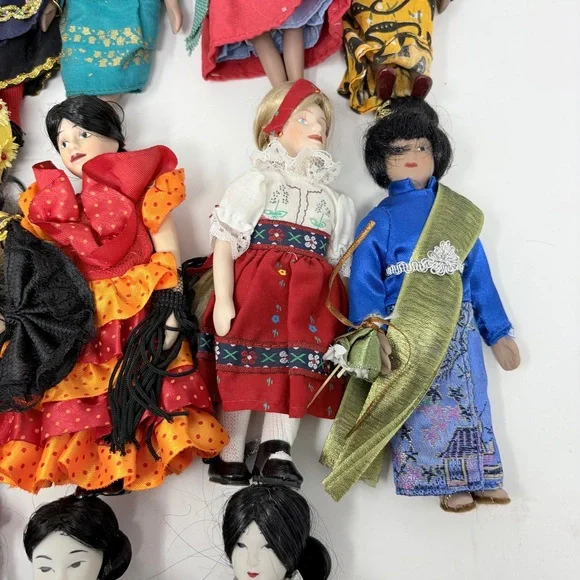 Vintage Expo 67 Ceramic Dolls Lot, 17 Dolls About 7" Girls From Around The World - Picture 6 of 9